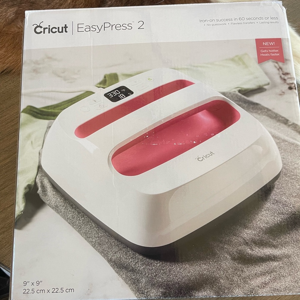 Cricut EasyPress 2 - White and Pink